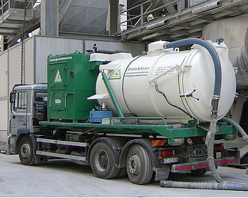 Truck mounted vacuum system